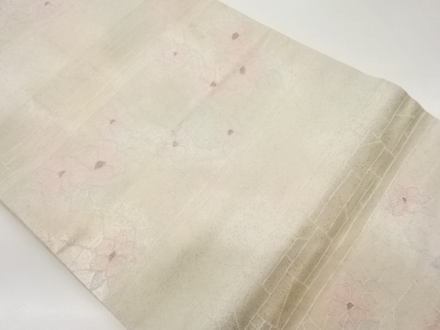 横段に椿模様織出し名古屋帯